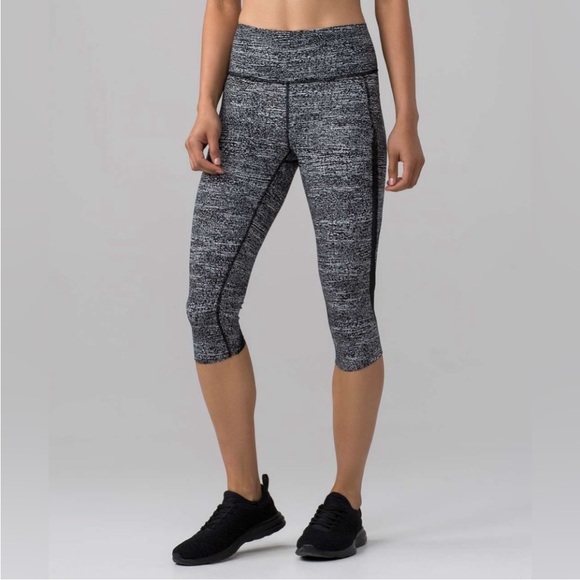 lululemon athletica Pants - SOLD Lululemon Pace Perfect Crop 17" in Air Time White Black / Black Size 8